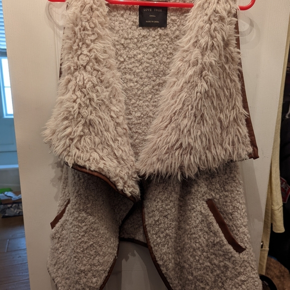 Vest - Picture 1 of 3